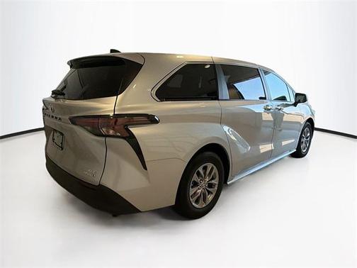 2024 Toyota Sienna XLE