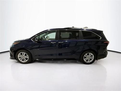 2024 Toyota Sienna Platinum