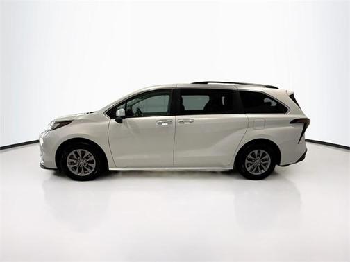 2023 Toyota Sienna XLE 7 Passenger