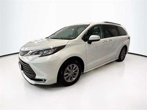 2023 Toyota Sienna XLE 7 Passenger