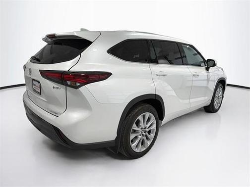2025 Toyota Highlander Hybrid Limited