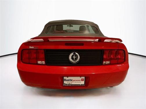 2005 Ford Mustang Deluxe
