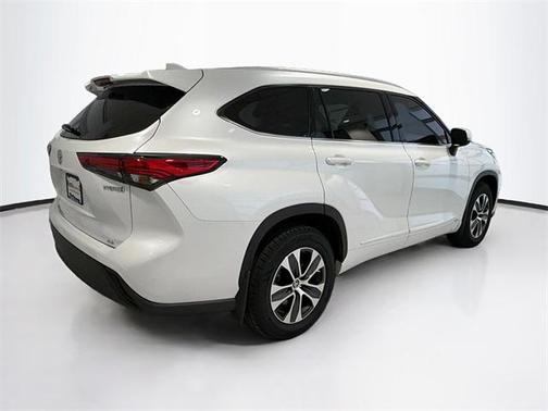 2022 Toyota Highlander Hybrid XLE