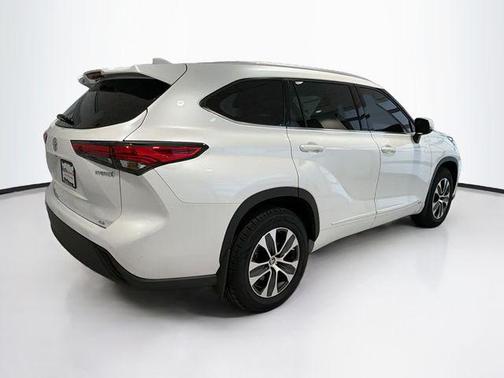 2022 Toyota Highlander Hybrid XLE
