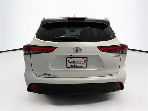 2022 Toyota Highlander Hybrid XLE