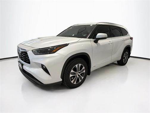 2022 Toyota Highlander Hybrid XLE