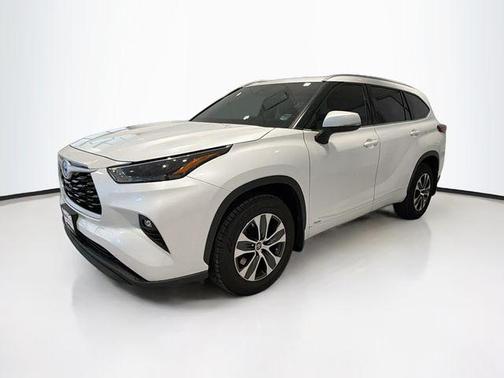 2022 Toyota Highlander Hybrid XLE