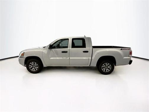 2008 Mitsubishi Raider LS