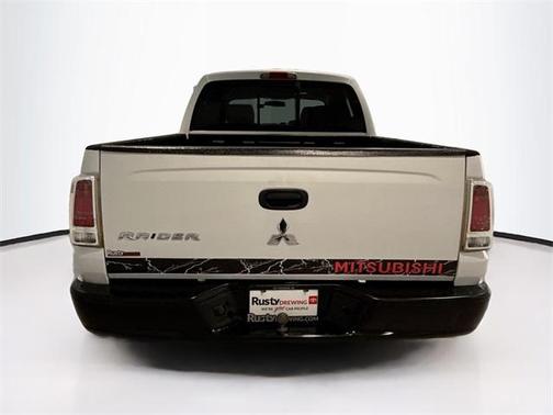 2008 Mitsubishi Raider LS