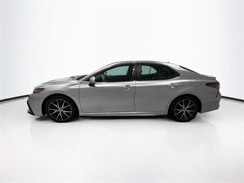 2024 Toyota Camry Hybrid SE