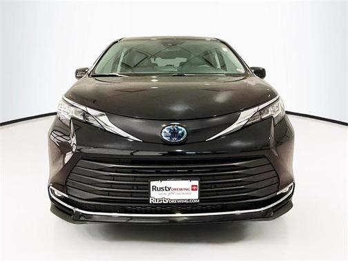 2023 Toyota Sienna XLE 8 Passenger