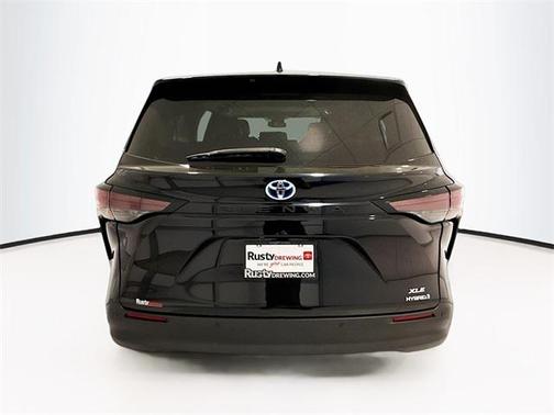 2023 Toyota Sienna XLE 8 Passenger