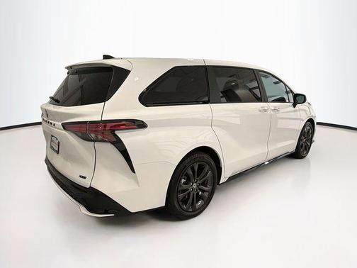 Ice 2025 Toyota Sienna XSE 7 Passenger