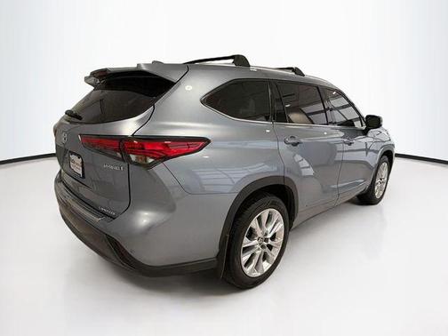 2022 Toyota Highlander Hybrid Limited