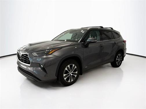 2022 Toyota Highlander Hybrid XLE