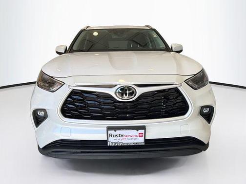 Pear 2025 Toyota Highlander XLE
