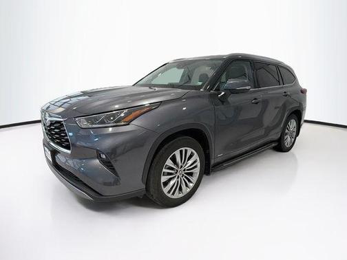 Magnetic Gray Metallic 2025 Toyota Highlander Hybrid Platinum