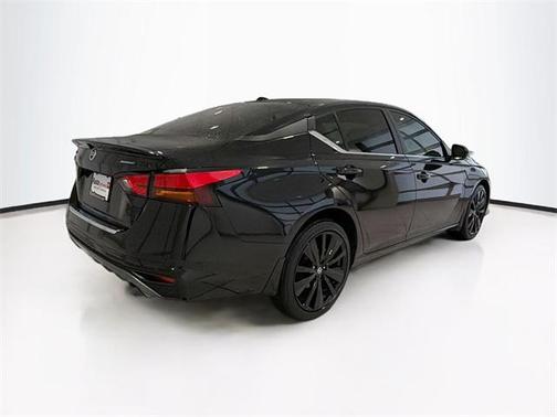 2022 Nissan Altima SR Intelligent AWD