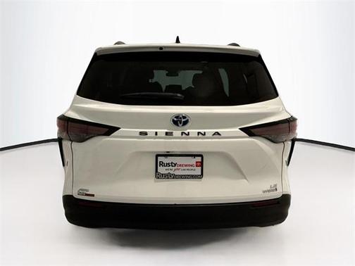 2024 Toyota Sienna LE