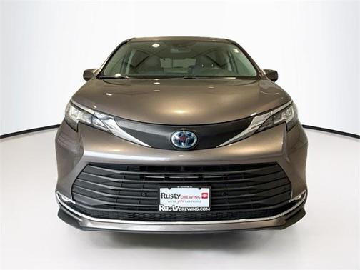 2023 Toyota Sienna XLE 8 Passenger