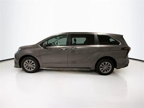 2023 Toyota Sienna XLE 8 Passenger