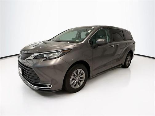 2023 Toyota Sienna XLE 8 Passenger