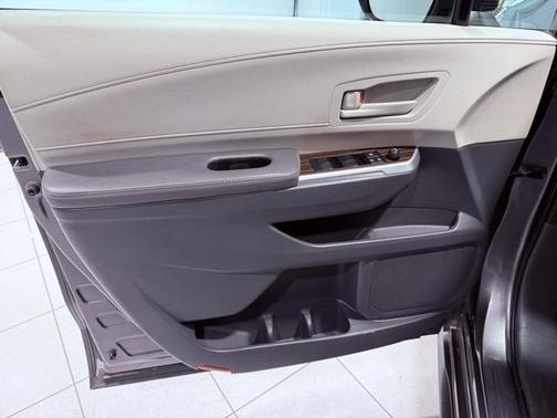 2023 Toyota Sienna LE