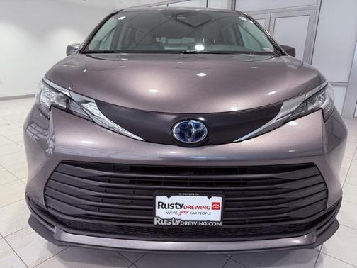2023 Toyota Sienna LE