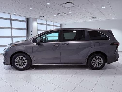 2023 Toyota Sienna LE