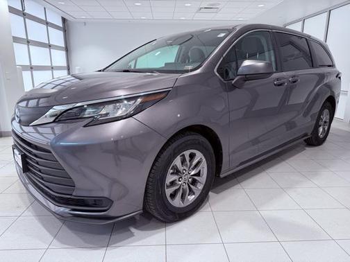 2023 Toyota Sienna LE