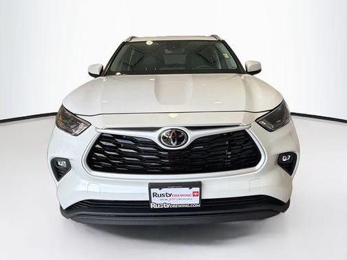 Pearl 2026 Toyota Highlander XLE