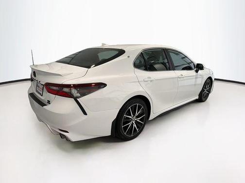 Ice 2024 Toyota Camry SE