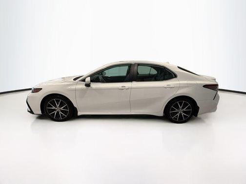 Ice 2024 Toyota Camry SE