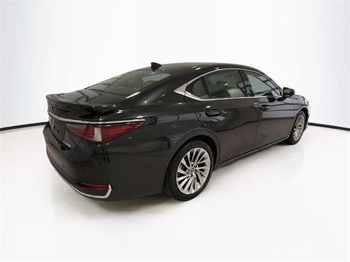 2023 Lexus ES 300h Ultra Luxury