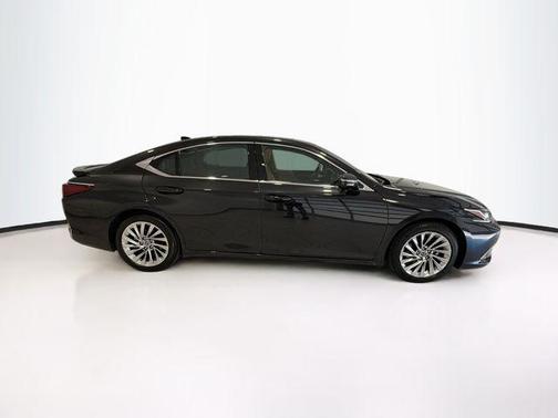 2023 Lexus ES 300h Ultra Luxury