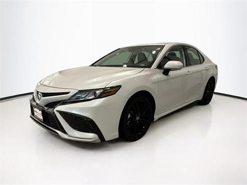 2024 Toyota Camry Hybrid SE