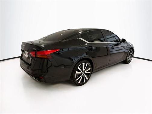 2021 Nissan Altima SR FWD