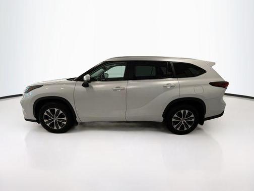 Pearl 2026 Toyota Highlander XLE