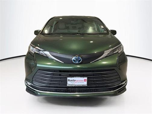 2021 Toyota Sienna XLE 8 Passenger