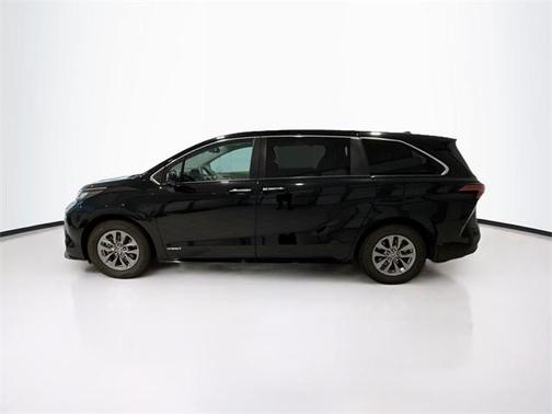 2021 Toyota Sienna XLE 7 Passenger