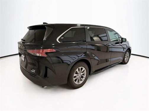 2021 Toyota Sienna XLE 7 Passenger