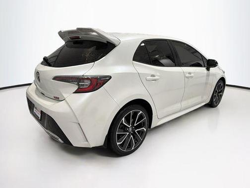 Blizzard Pearl 2019 Toyota Corolla XSE