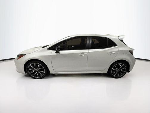Blizzard Pearl 2019 Toyota Corolla XSE