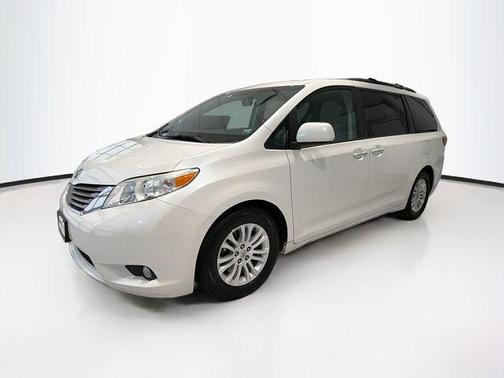2016 Toyota Sienna XLE