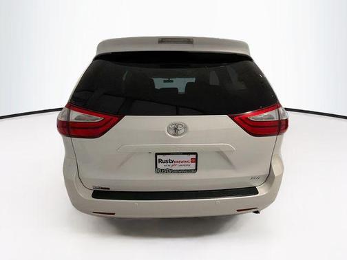 2016 Toyota Sienna XLE