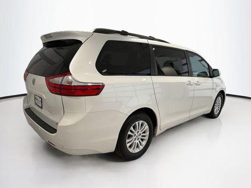 2016 Toyota Sienna XLE