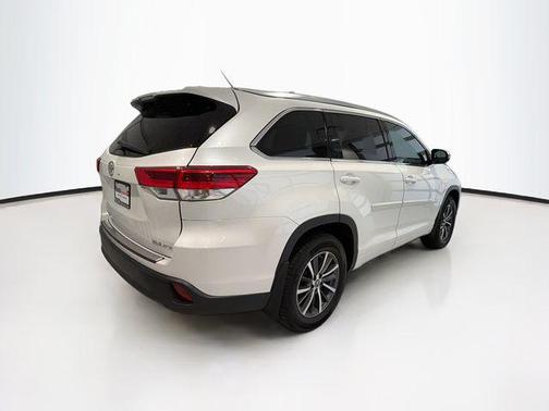 Blizzard Pearl 2017 Toyota Highlander XLE