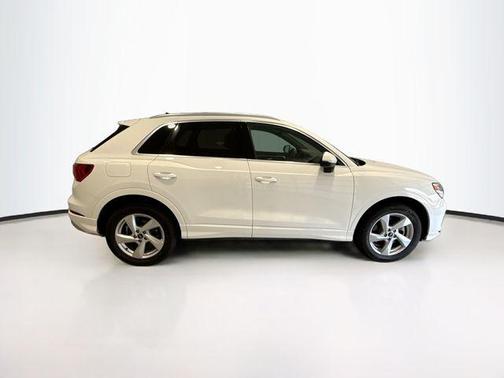 Mythos Black Metallic 2021 Audi Q3 40 Premium