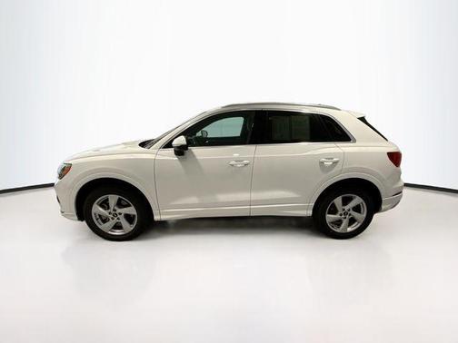 Mythos Black Metallic 2021 Audi Q3 40 Premium