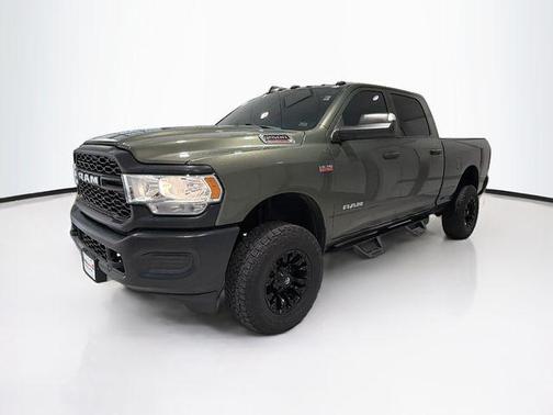 2022 RAM 2500 Tradesman Crew Cab 4x4 6'4' Box